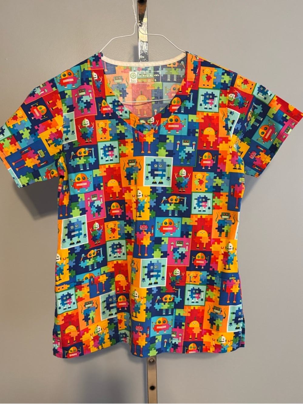 Bring It On Womens Scrub Top Robots‎ Puzzle Pieces Size Small Autism Awareness